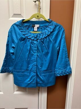 SIMPLY Chloe Dao Blue Textured Satin-Look Cropped Jacket